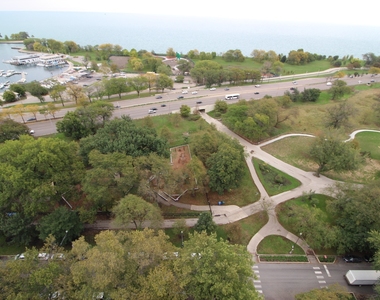 3100 N Lake Shore Drive - Photo Thumbnail 14