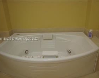 18101 Collins Ave Apt 1707 - Photo Thumbnail 7