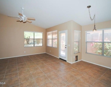 21642 N 44th Place - Photo Thumbnail 11