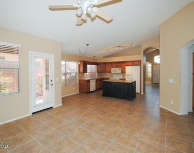 21642 N 44th Place - Photo Thumbnail 12