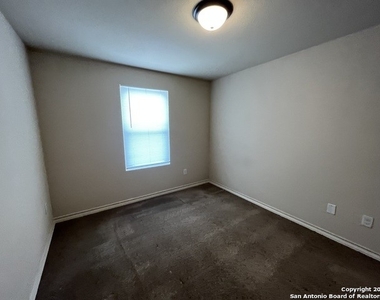 7046 Lakeview Dr - Photo Thumbnail 17