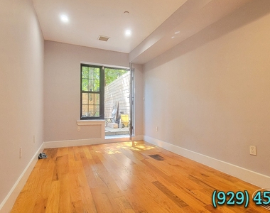 586 Bainbridge Street - Photo Thumbnail 8