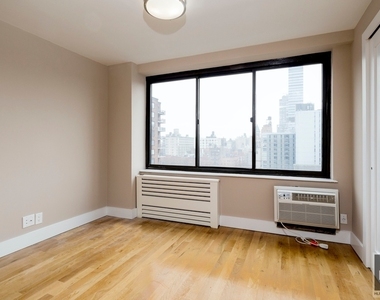 792 Columbus Avenue - Photo Thumbnail 2