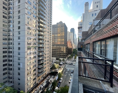 East 56th Street & Sutton Pl - Photo Thumbnail 12