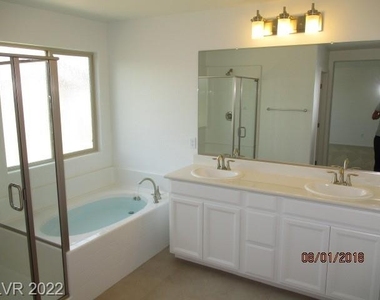 10761 Yarmouth Bay Court - Photo Thumbnail 17