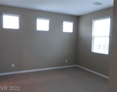 11256 Rainbow Peak Avenue - Photo Thumbnail 12