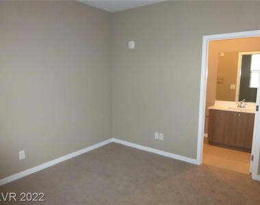 11256 Rainbow Peak Avenue - Photo Thumbnail 10