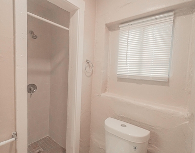 2632 N Stone Avenue - Photo Thumbnail 10