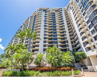 520 Brickell Key Dr - Photo Thumbnail 0