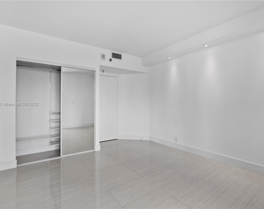 520 Brickell Key Dr - Photo Thumbnail 21