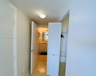 16699 Collins Ave (str-02554) - Photo Thumbnail 3