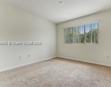 2474 Centergate Dr - Photo Thumbnail 14