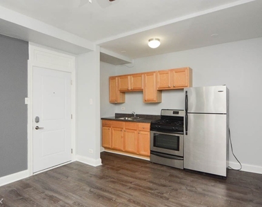 5860 N. Kenmore, Unit 214 - Photo Thumbnail 9