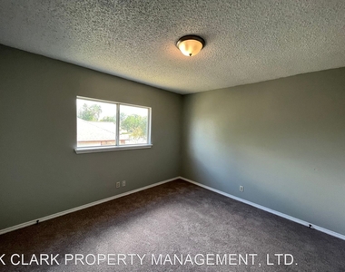 9807 Five Forks St - Photo Thumbnail 25