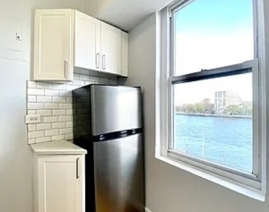 542 East 79 Street - Photo Thumbnail 9