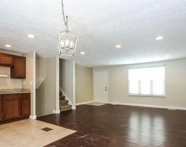 1327 Dogwood Court - Photo Thumbnail 3