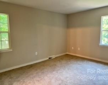 7206 Hackberry Lane - Photo Thumbnail 10