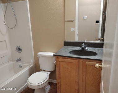 7794 W Lees Ferry Court - Photo Thumbnail 12