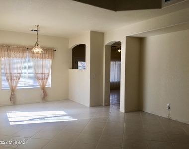 7511 W Splendor Drive - Photo Thumbnail 4