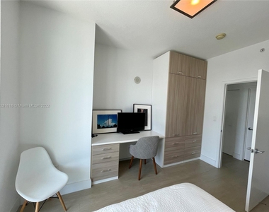 1111 Sw 1 Av - Photo Thumbnail 23