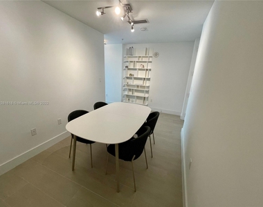 1111 Sw 1 Av - Photo Thumbnail 15