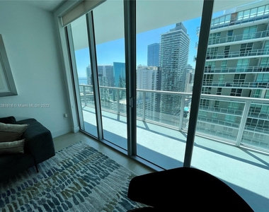 1111 Sw 1 Av - Photo Thumbnail 6