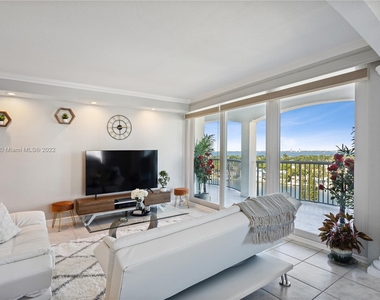 5401 Collins Ave - Photo Thumbnail 19