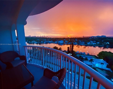 5401 Collins Ave - Photo Thumbnail 17