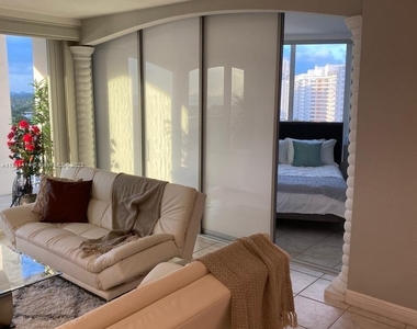 5401 Collins Ave - Photo Thumbnail 10