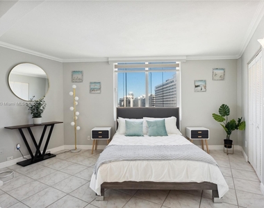 5401 Collins Ave - Photo Thumbnail 26