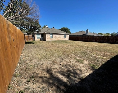 320 Lake Travis Drive - Photo Thumbnail 16