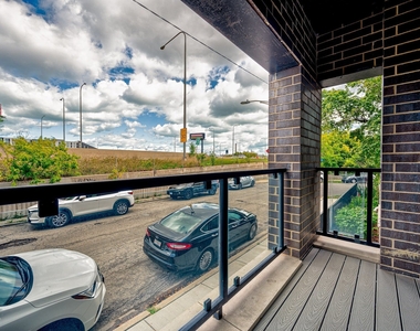 2034 N Avondale Avenue - Photo Thumbnail 16