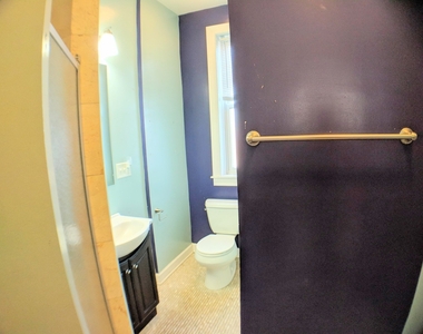 2856 N Hamlin Avenue - Photo Thumbnail 7