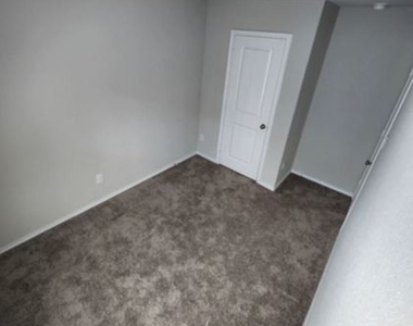 10527 Varmus Dr - Photo Thumbnail 5