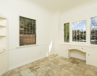 147 N Poinsettia Pl - Photo Thumbnail 6