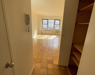 236 East 36th Street - Photo Thumbnail 2