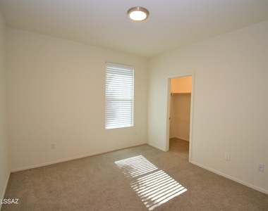 12468 N Sandby Green Drive - Photo Thumbnail 13