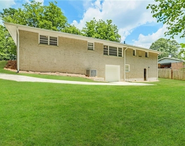 475 Shannon Way - Photo Thumbnail 10