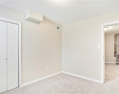 475 Shannon Way - Photo Thumbnail 27