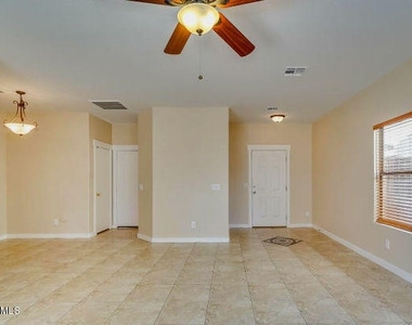 7021 W Mercer Lane - Photo Thumbnail 3