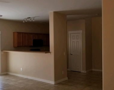 7021 W Mercer Lane - Photo Thumbnail 5