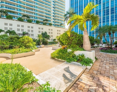 5055 Collins Ave - Photo Thumbnail 27