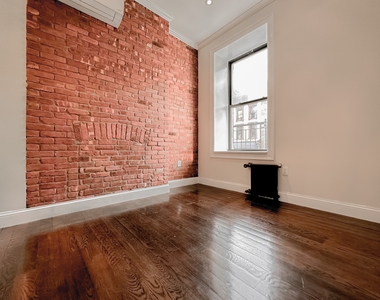 1379 Lexington Avenue - Photo Thumbnail 8