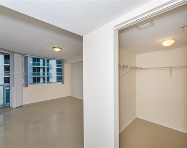 17275 Collins Ave Apt 711 - Photo Thumbnail 7