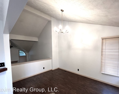 15912 Leavenworth Circle - Photo Thumbnail 6