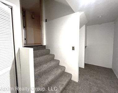 15912 Leavenworth Circle - Photo Thumbnail 21