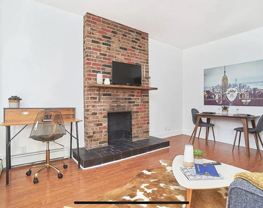 463 West 19th Street - Photo Thumbnail 4