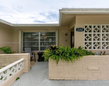 7312 Nw 58th Ct - Photo Thumbnail 2