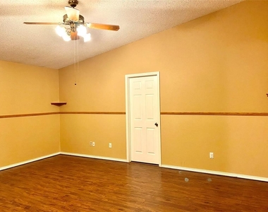 2237 Phoenix Drive - Photo Thumbnail 9