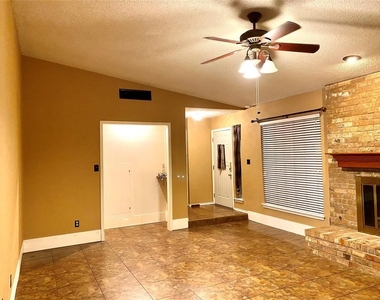 2237 Phoenix Drive - Photo Thumbnail 4